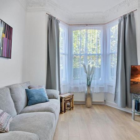 Onsitestays - Tranquil 2 Bedroom Apartment With Large Kitchen, Private Garden Near Wimbledon Station Λονδίνο Εξωτερικό φωτογραφία