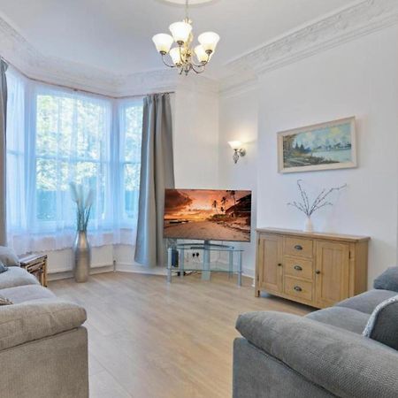 Onsitestays - Tranquil 2 Bedroom Apartment With Large Kitchen, Private Garden Near Wimbledon Station Λονδίνο Εξωτερικό φωτογραφία