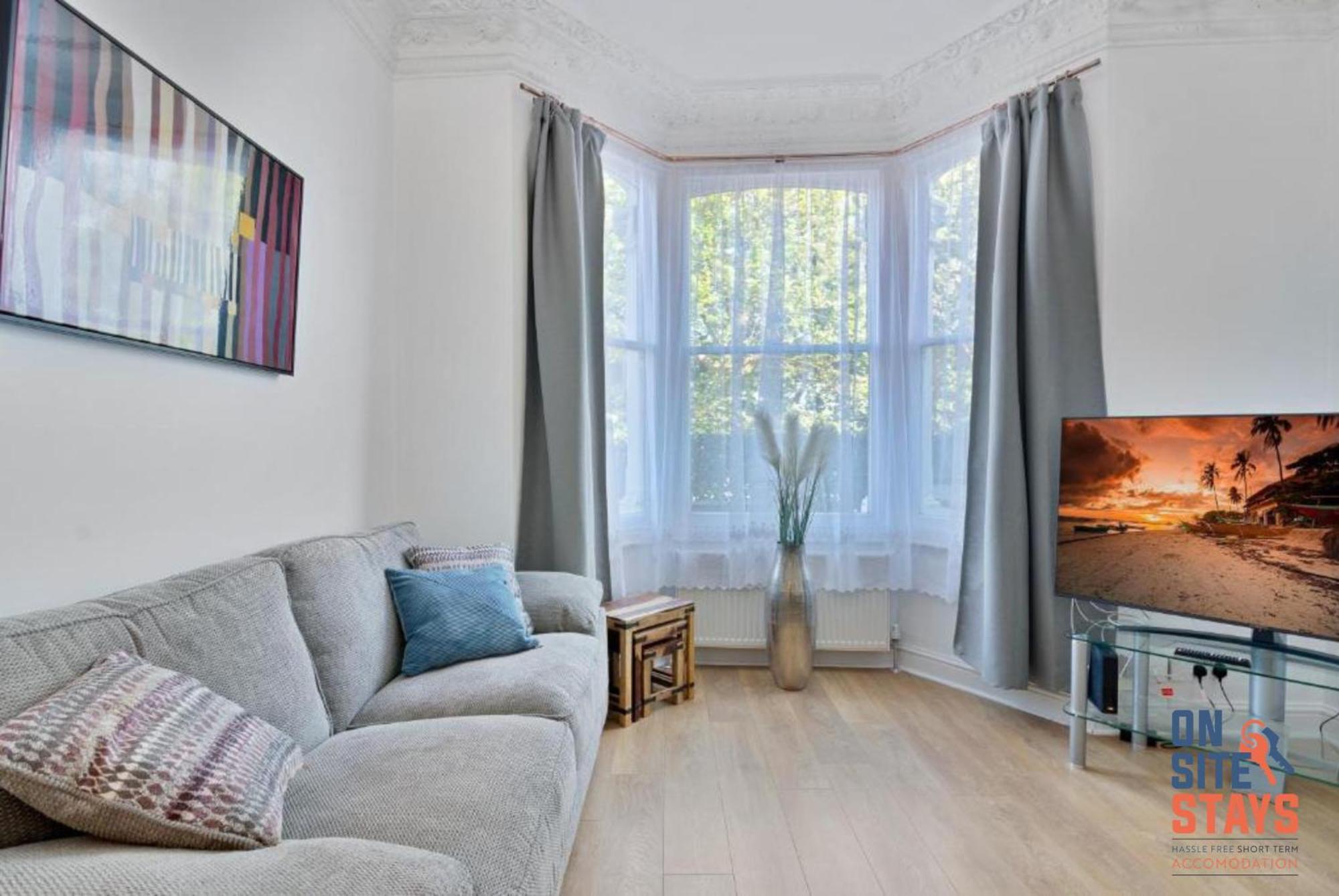 Onsitestays - Tranquil 2 Bedroom Apartment With Large Kitchen, Private Garden Near Wimbledon Station Λονδίνο Εξωτερικό φωτογραφία