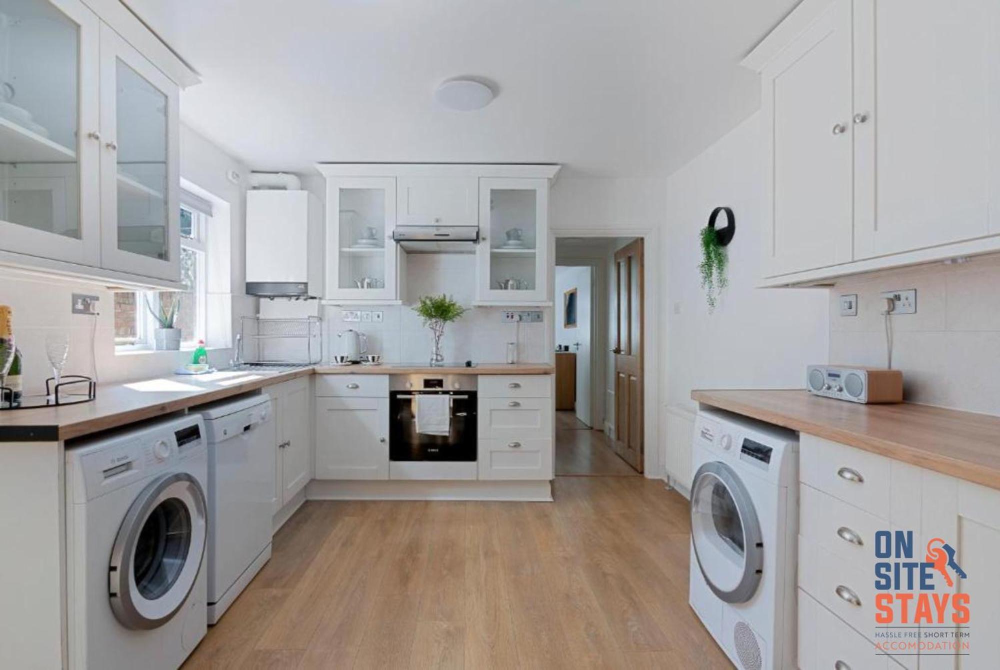 Onsitestays - Tranquil 2 Bedroom Apartment With Large Kitchen, Private Garden Near Wimbledon Station Λονδίνο Εξωτερικό φωτογραφία