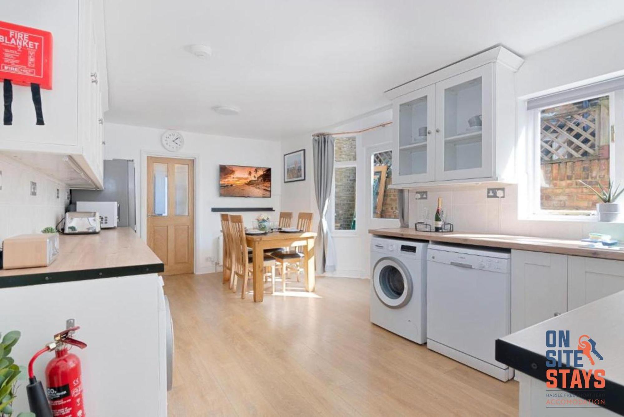 Onsitestays - Tranquil 2 Bedroom Apartment With Large Kitchen, Private Garden Near Wimbledon Station Λονδίνο Εξωτερικό φωτογραφία