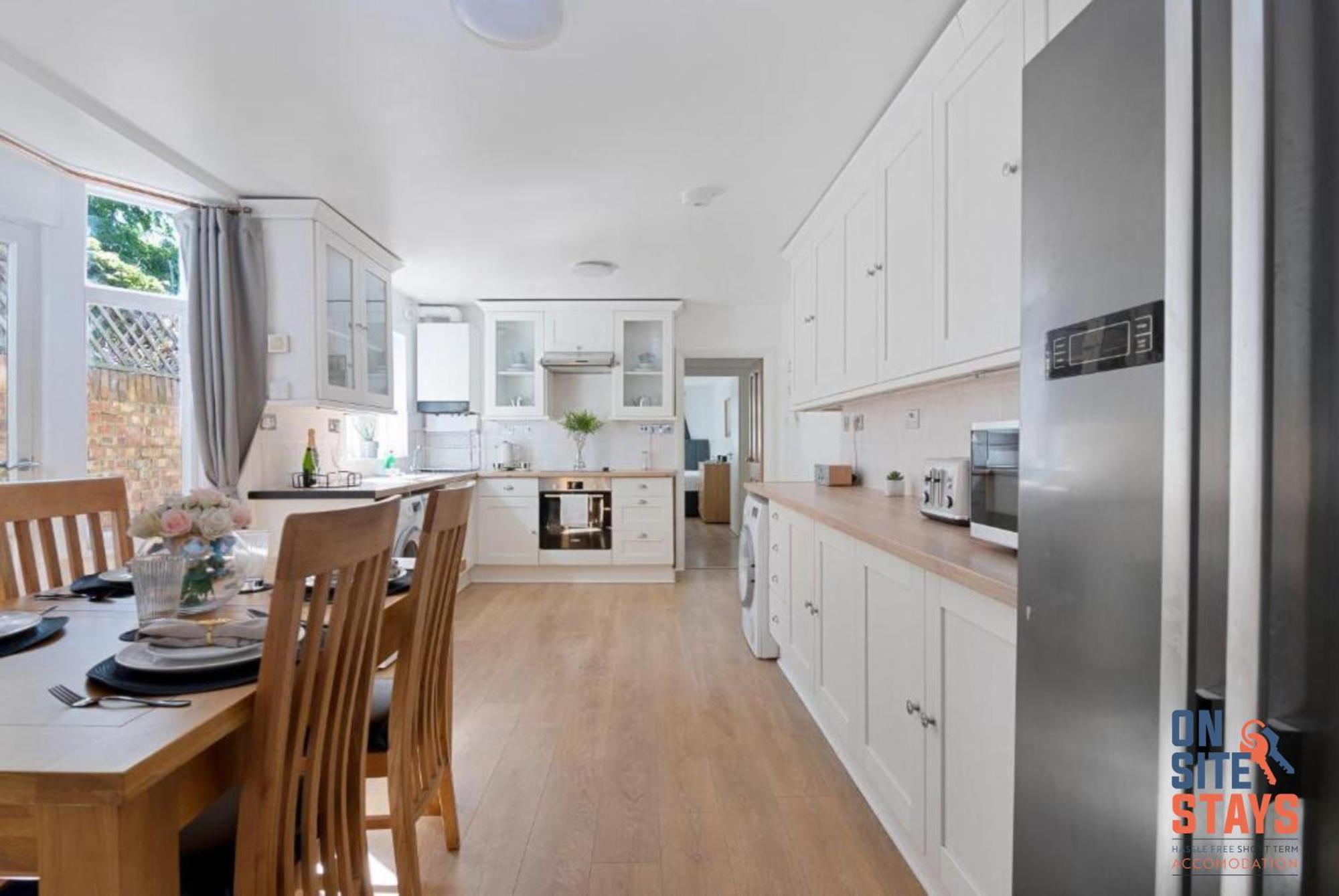 Onsitestays - Tranquil 2 Bedroom Apartment With Large Kitchen, Private Garden Near Wimbledon Station Λονδίνο Εξωτερικό φωτογραφία