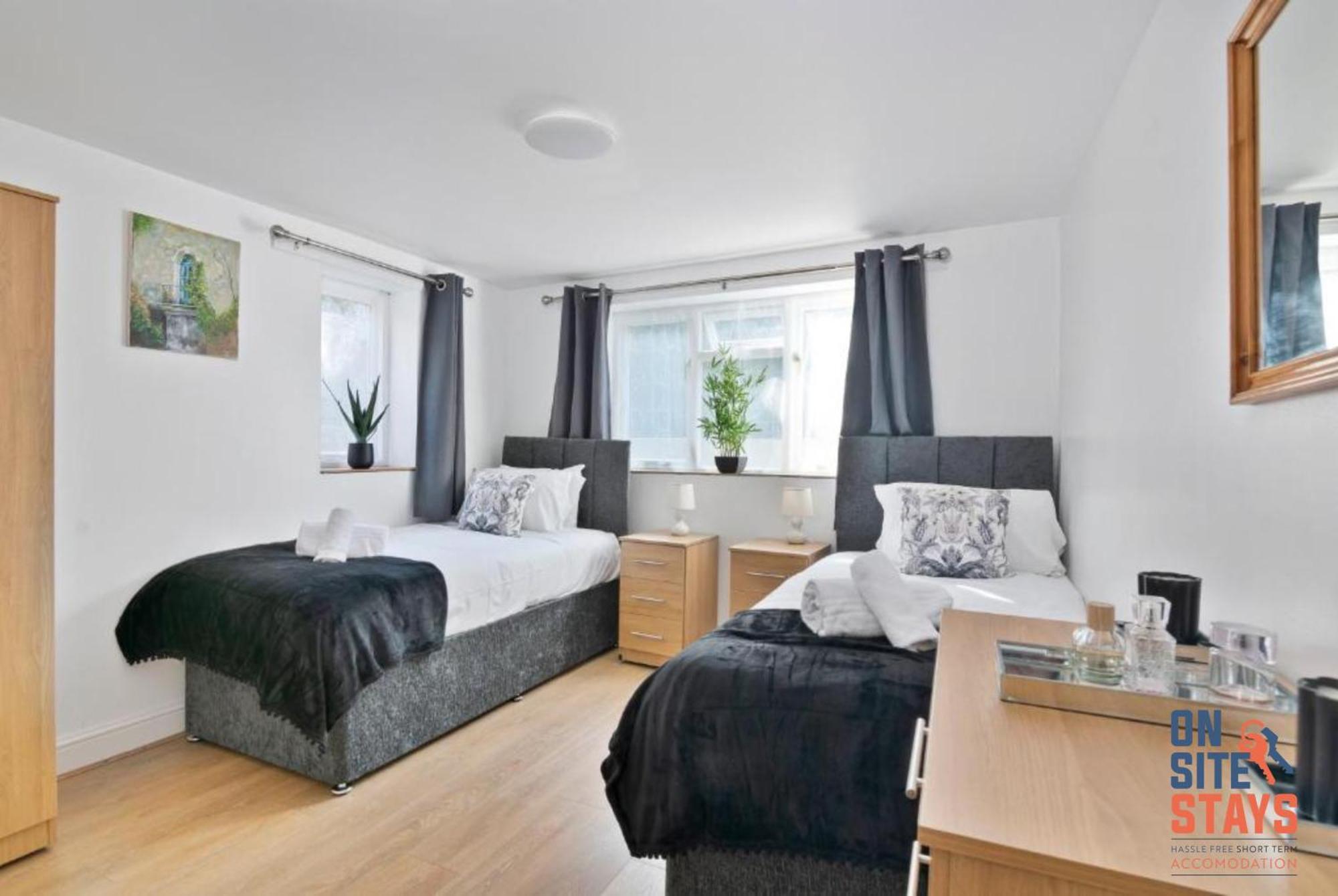Onsitestays - Tranquil 2 Bedroom Apartment With Large Kitchen, Private Garden Near Wimbledon Station Λονδίνο Εξωτερικό φωτογραφία
