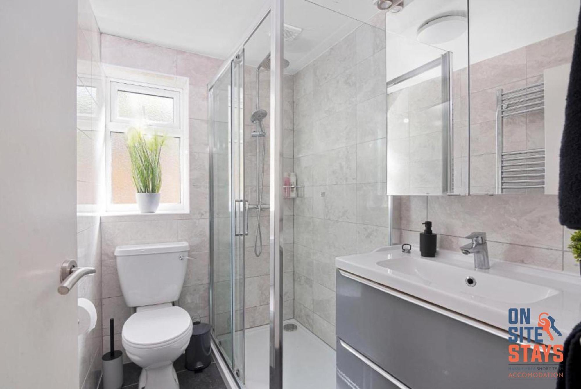 Onsitestays - Tranquil 2 Bedroom Apartment With Large Kitchen, Private Garden Near Wimbledon Station Λονδίνο Εξωτερικό φωτογραφία