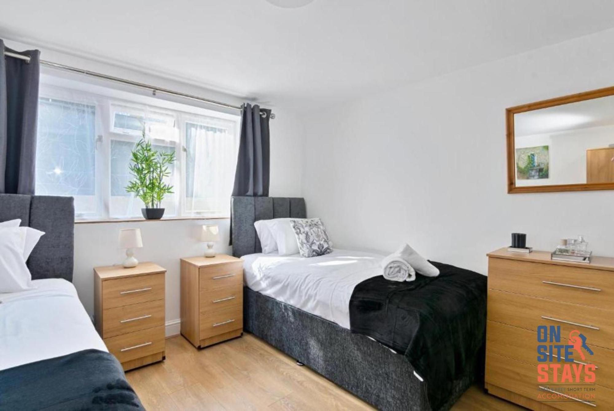 Onsitestays - Tranquil 2 Bedroom Apartment With Large Kitchen, Private Garden Near Wimbledon Station Λονδίνο Εξωτερικό φωτογραφία