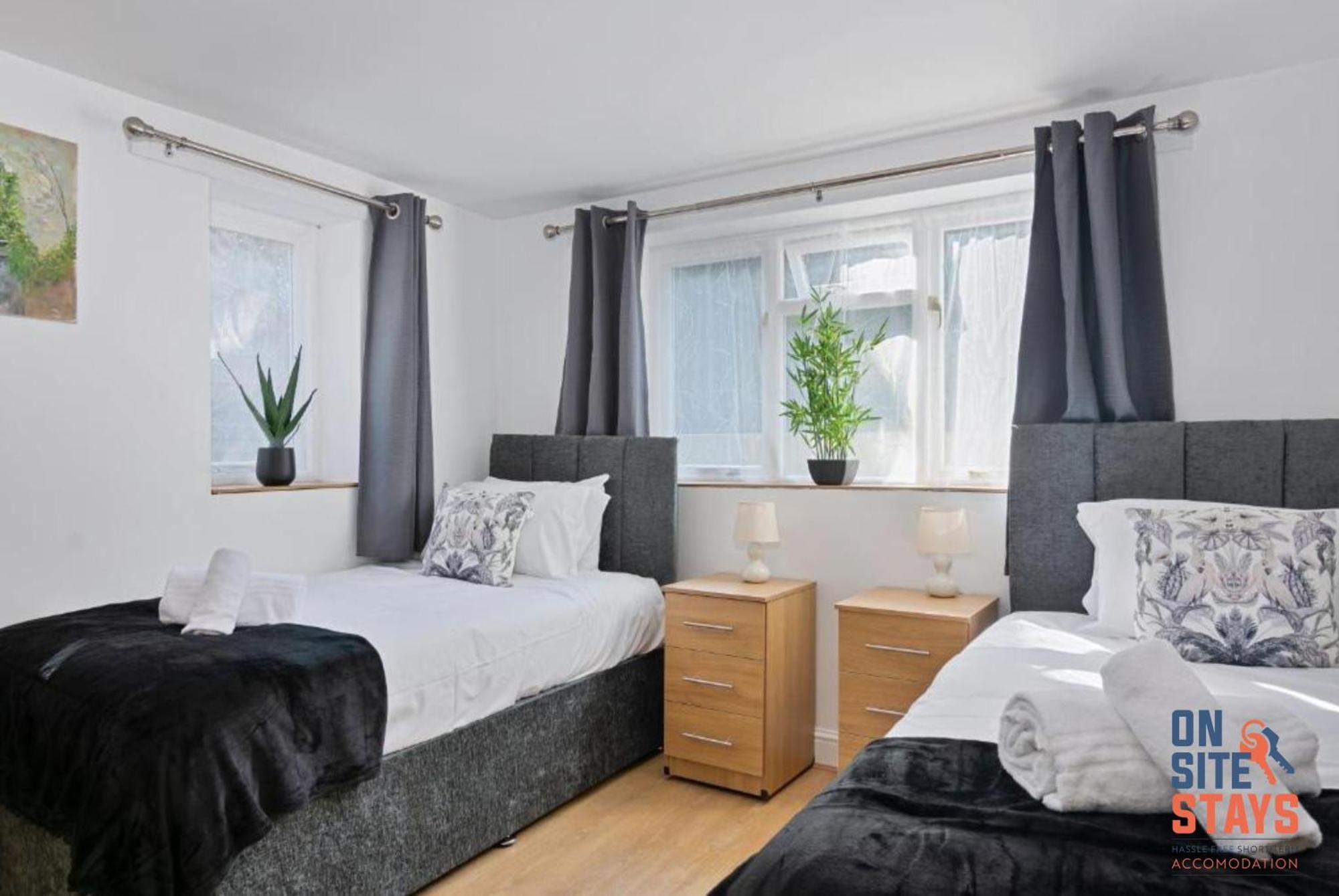 Onsitestays - Tranquil 2 Bedroom Apartment With Large Kitchen, Private Garden Near Wimbledon Station Λονδίνο Εξωτερικό φωτογραφία