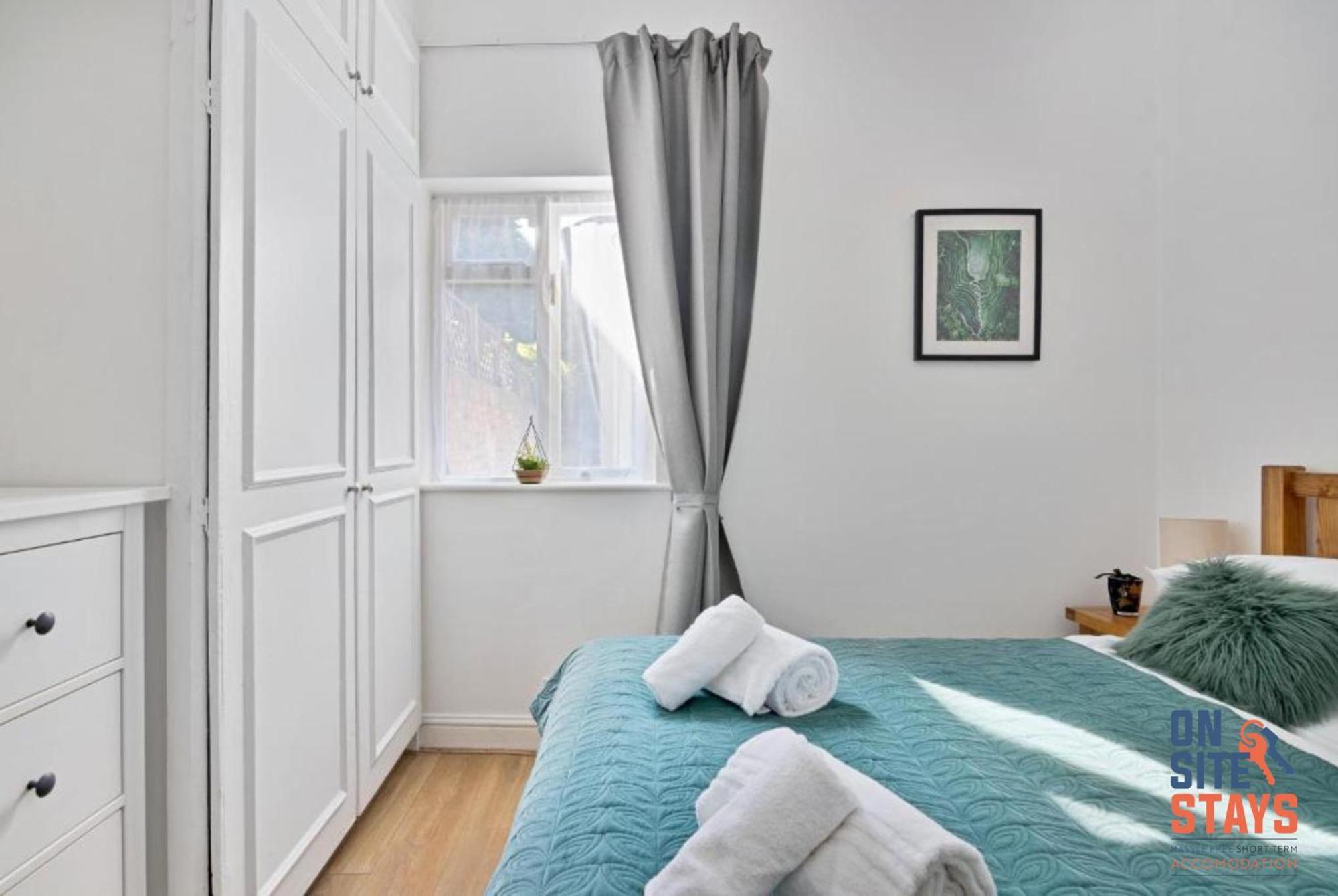 Onsitestays - Tranquil 2 Bedroom Apartment With Large Kitchen, Private Garden Near Wimbledon Station Λονδίνο Εξωτερικό φωτογραφία