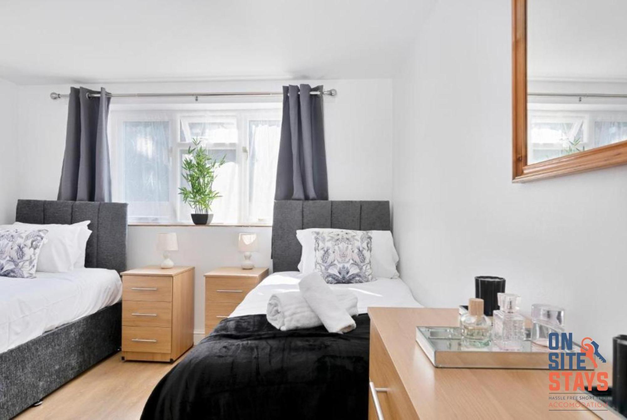 Onsitestays - Tranquil 2 Bedroom Apartment With Large Kitchen, Private Garden Near Wimbledon Station Λονδίνο Εξωτερικό φωτογραφία
