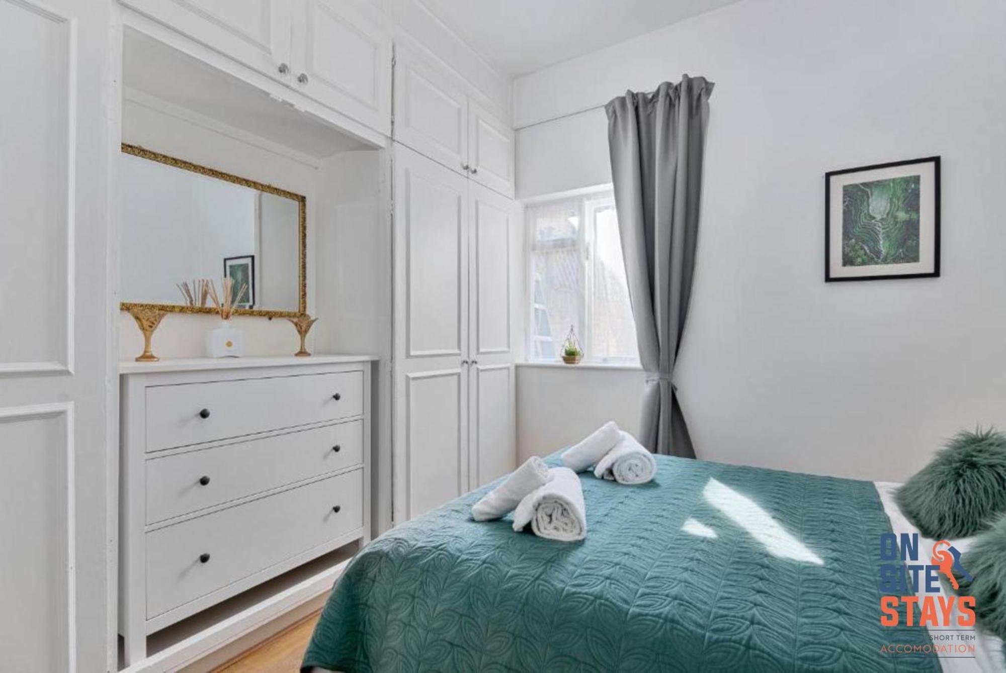 Onsitestays - Tranquil 2 Bedroom Apartment With Large Kitchen, Private Garden Near Wimbledon Station Λονδίνο Εξωτερικό φωτογραφία