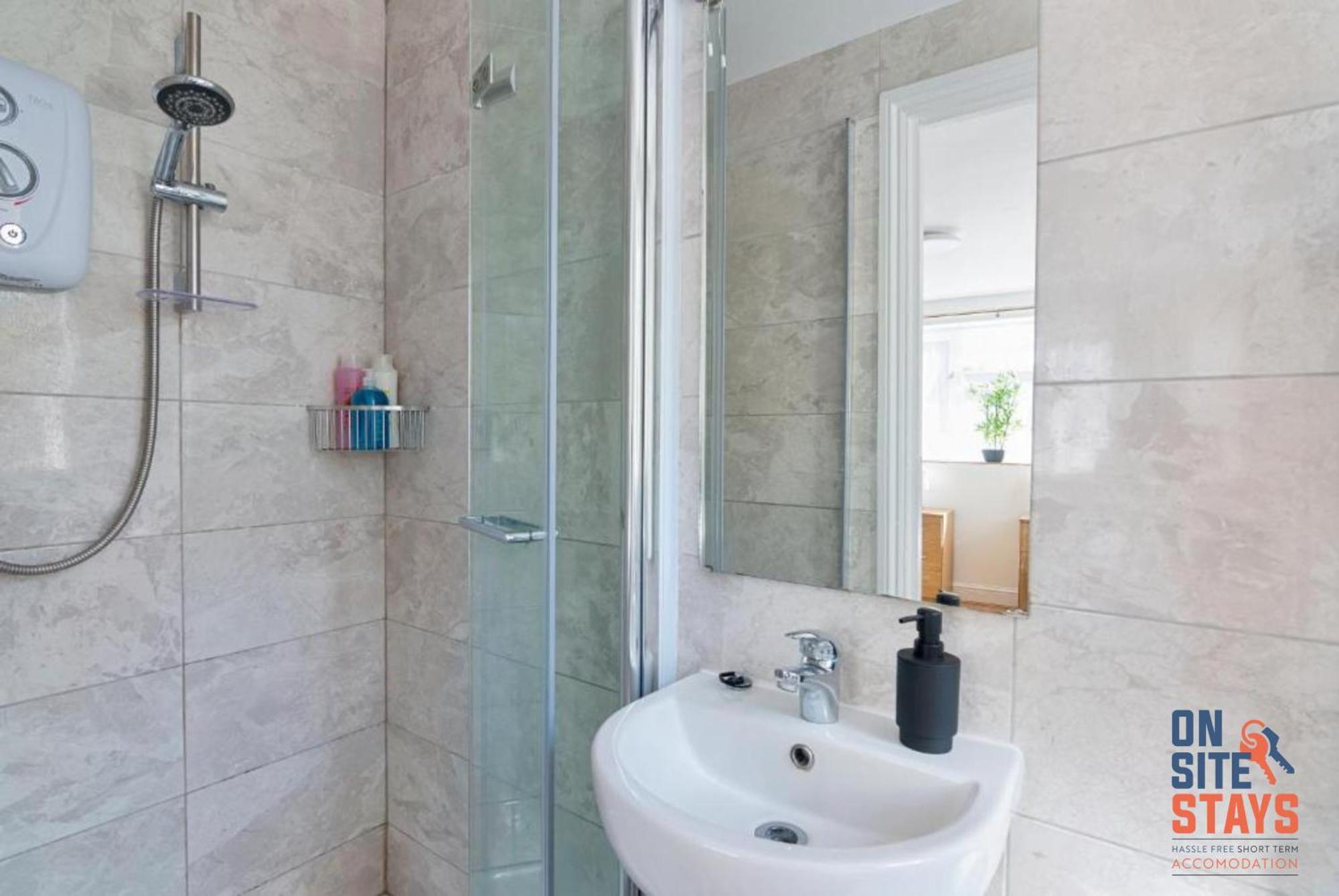 Onsitestays - Tranquil 2 Bedroom Apartment With Large Kitchen, Private Garden Near Wimbledon Station Λονδίνο Εξωτερικό φωτογραφία